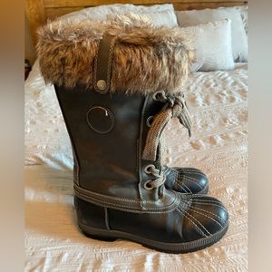 Women’s size 9 snow boots